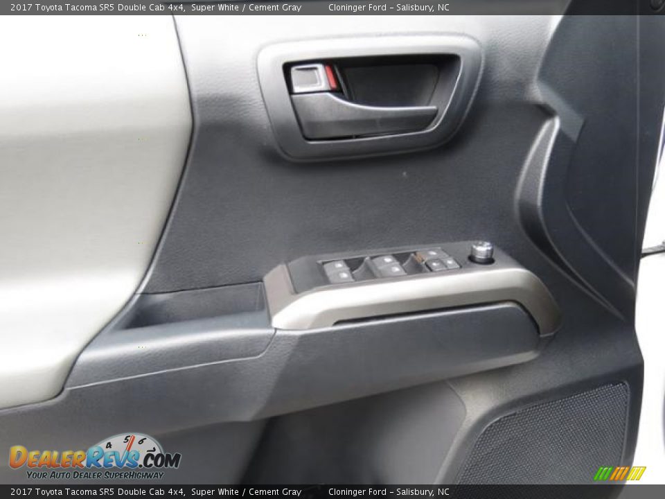 2017 Toyota Tacoma SR5 Double Cab 4x4 Super White / Cement Gray Photo #9