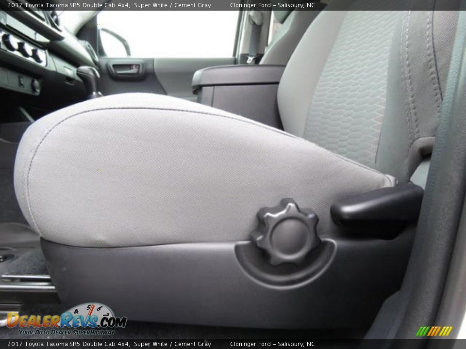 2017 Toyota Tacoma SR5 Double Cab 4x4 Super White / Cement Gray Photo #10
