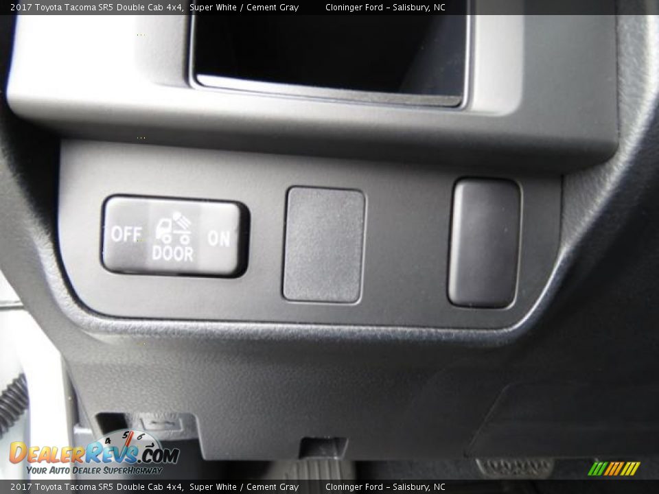 2017 Toyota Tacoma SR5 Double Cab 4x4 Super White / Cement Gray Photo #19