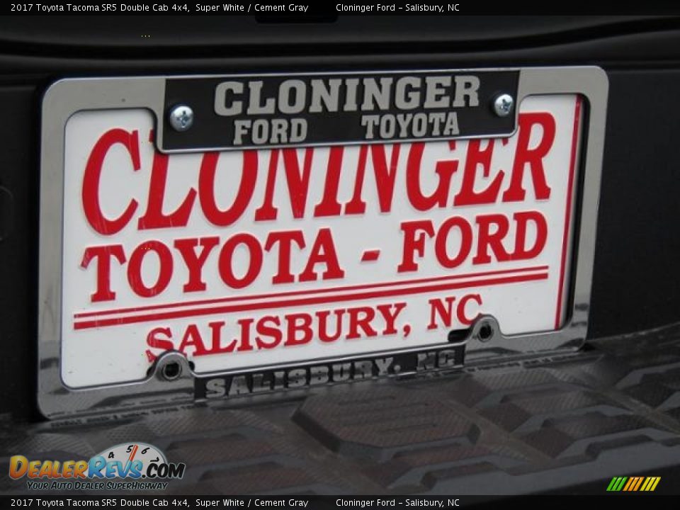 2017 Toyota Tacoma SR5 Double Cab 4x4 Super White / Cement Gray Photo #24