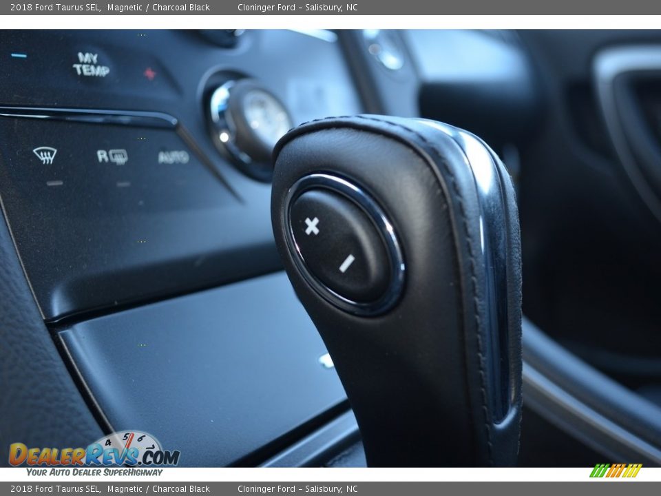 2018 Ford Taurus SEL Magnetic / Charcoal Black Photo #16