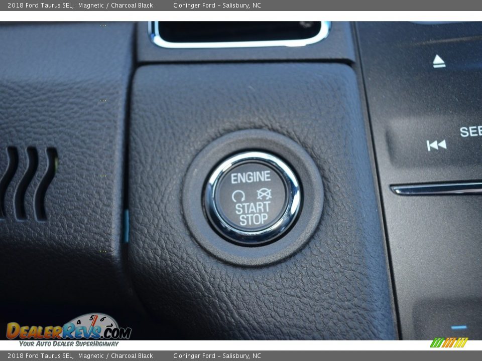 2018 Ford Taurus SEL Magnetic / Charcoal Black Photo #19