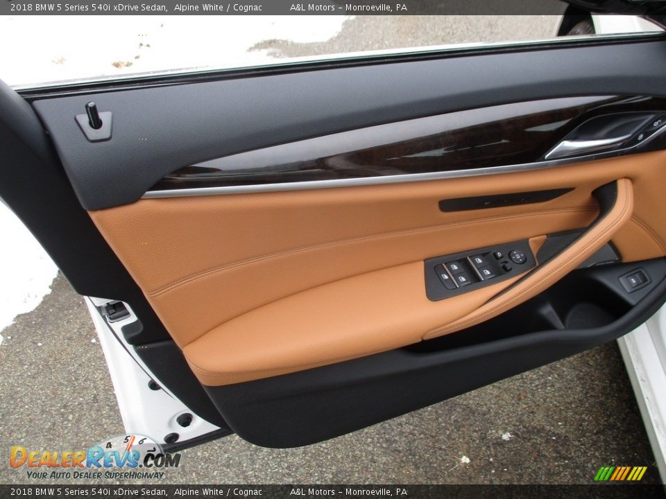 Door Panel of 2018 BMW 5 Series 540i xDrive Sedan Photo #10