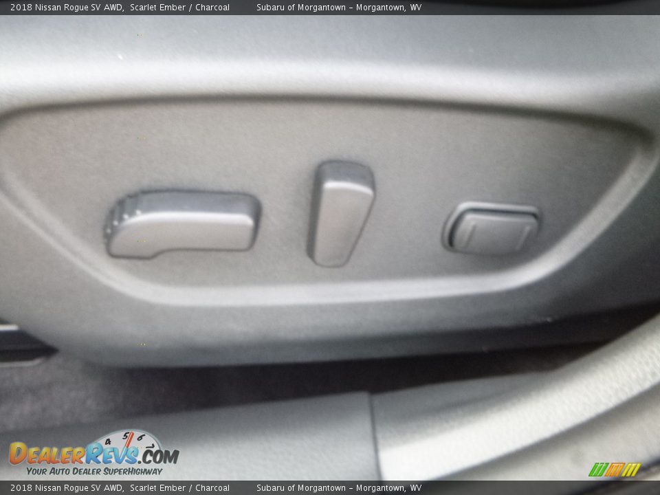 Controls of 2018 Nissan Rogue SV AWD Photo #16