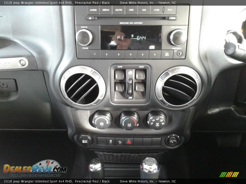 Controls of 2018 Jeep Wrangler Unlimited Sport 4x4 RHD Photo #19