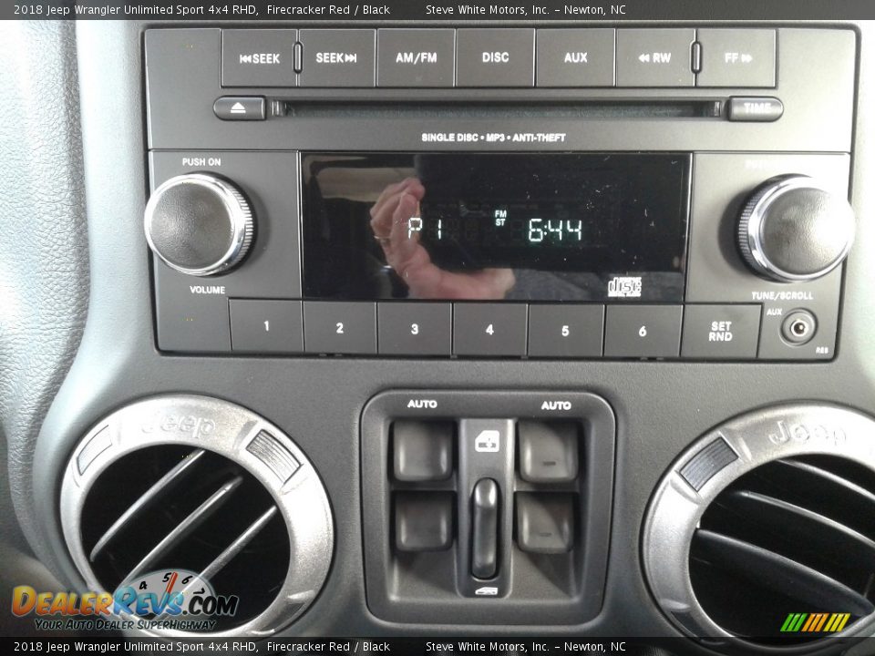 Controls of 2018 Jeep Wrangler Unlimited Sport 4x4 RHD Photo #20