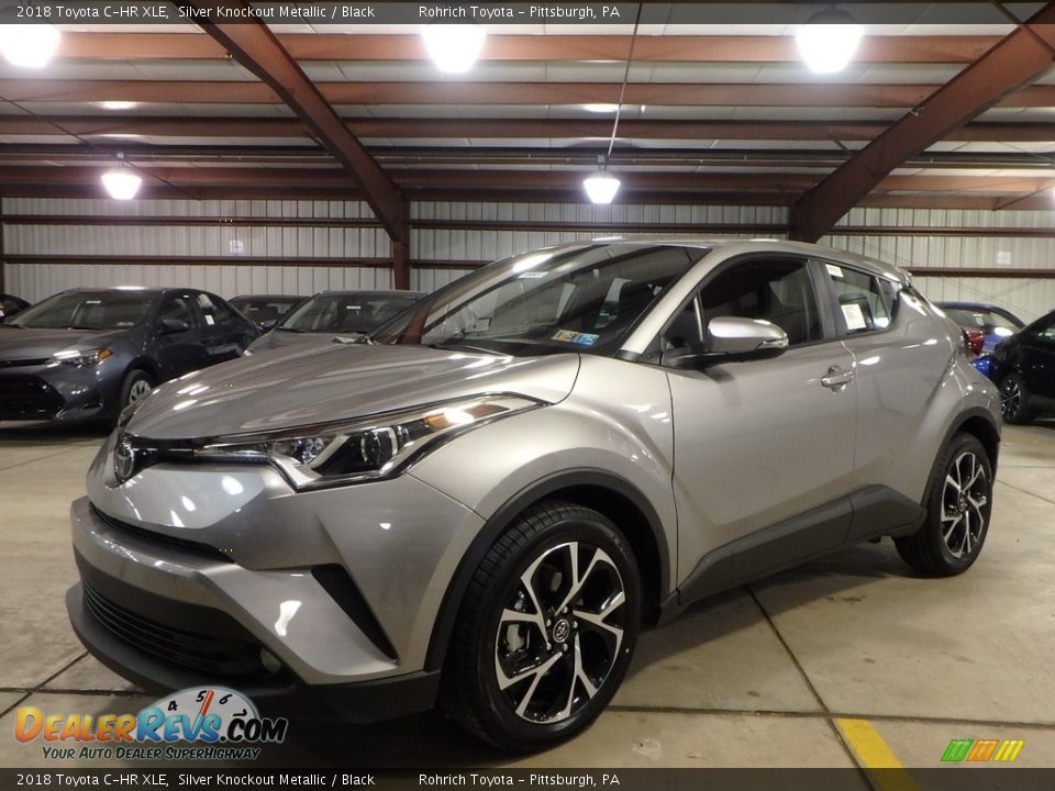 Front 3/4 View of 2018 Toyota C-HR XLE Photo #4