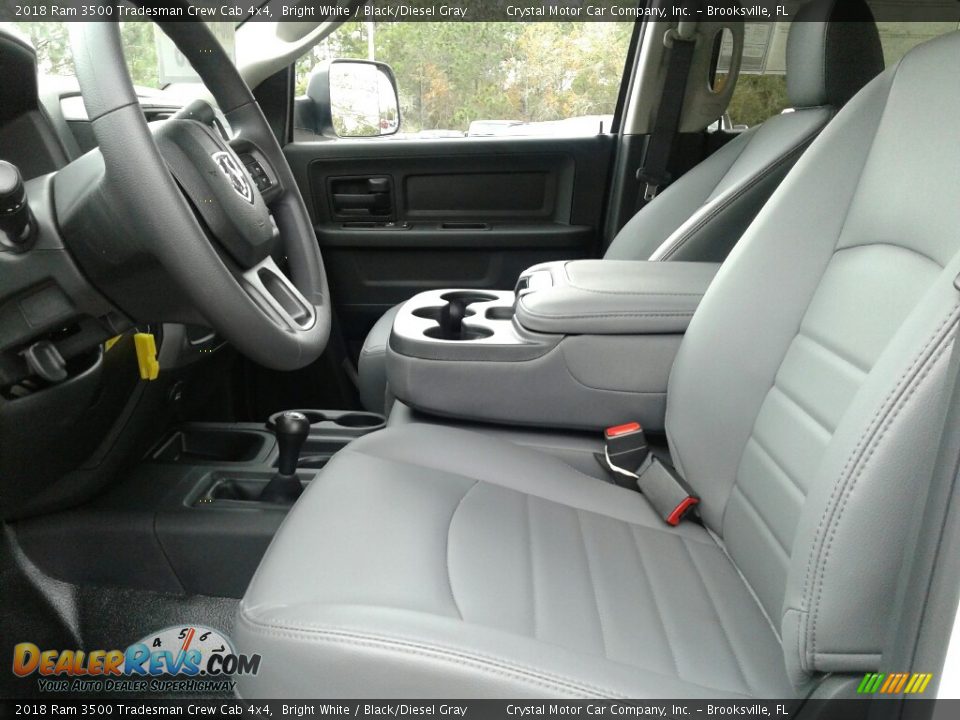 2018 Ram 3500 Tradesman Crew Cab 4x4 Bright White / Black/Diesel Gray Photo #9