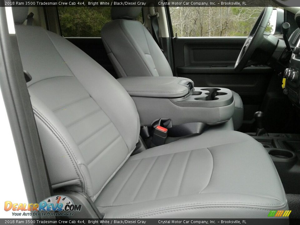 2018 Ram 3500 Tradesman Crew Cab 4x4 Bright White / Black/Diesel Gray Photo #12