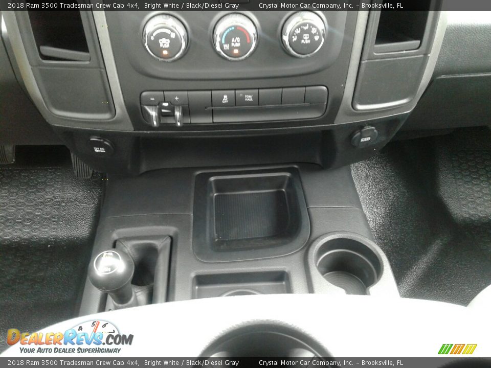 2018 Ram 3500 Tradesman Crew Cab 4x4 Bright White / Black/Diesel Gray Photo #16