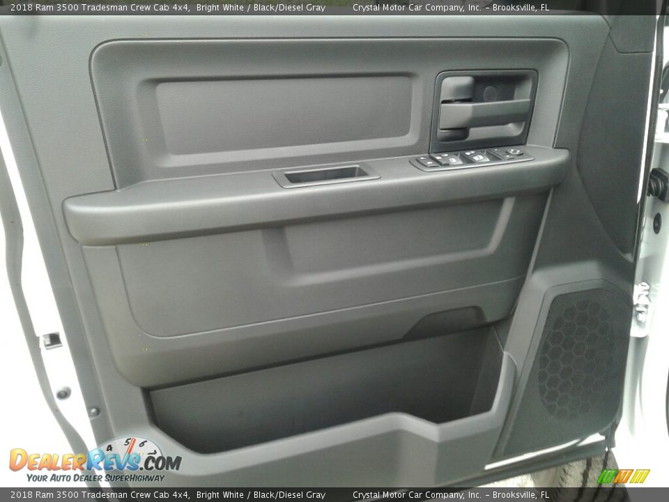 2018 Ram 3500 Tradesman Crew Cab 4x4 Bright White / Black/Diesel Gray Photo #17