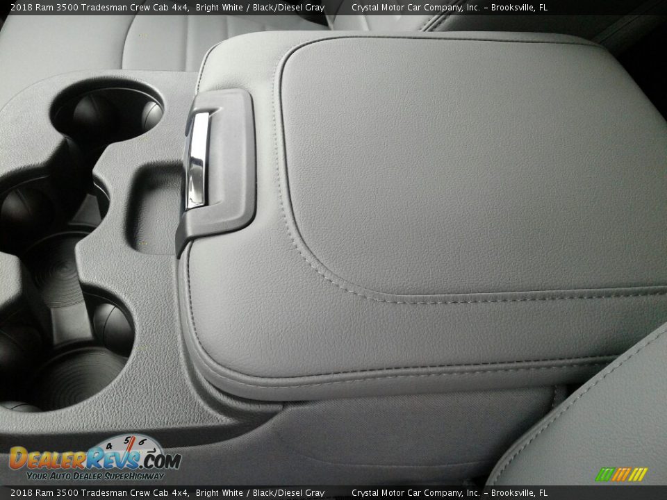 2018 Ram 3500 Tradesman Crew Cab 4x4 Bright White / Black/Diesel Gray Photo #18