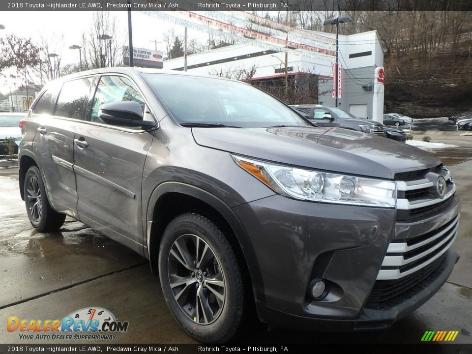 Front 3/4 View of 2018 Toyota Highlander LE AWD Photo #1