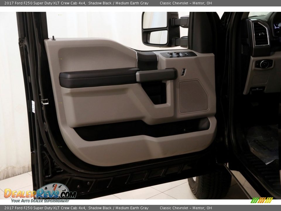 2017 Ford F250 Super Duty XLT Crew Cab 4x4 Shadow Black / Medium Earth Gray Photo #4
