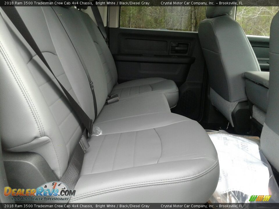 2018 Ram 3500 Tradesman Crew Cab 4x4 Chassis Bright White / Black/Diesel Gray Photo #11