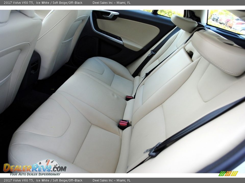 Rear Seat of 2017 Volvo V60 T5 Photo #11