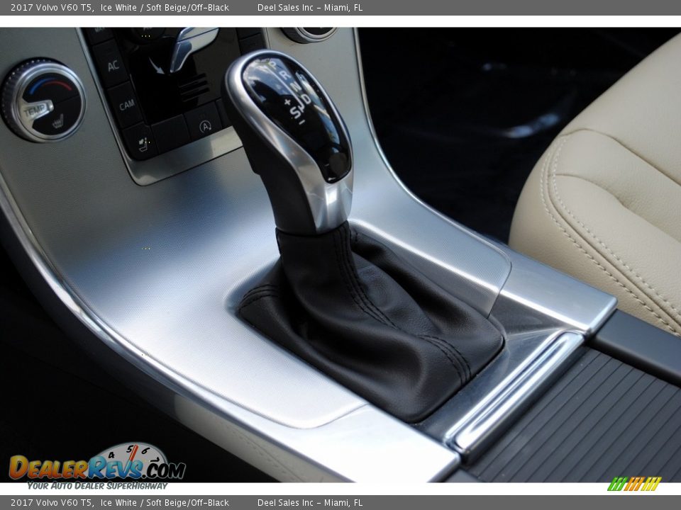2017 Volvo V60 T5 Shifter Photo #15