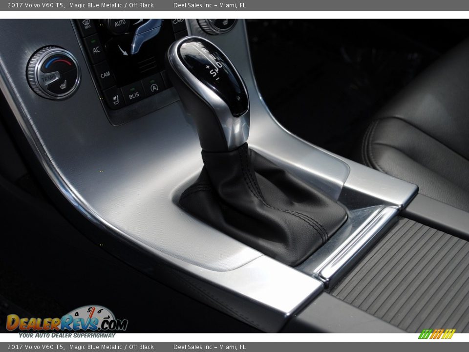 2017 Volvo V60 T5 Shifter Photo #15