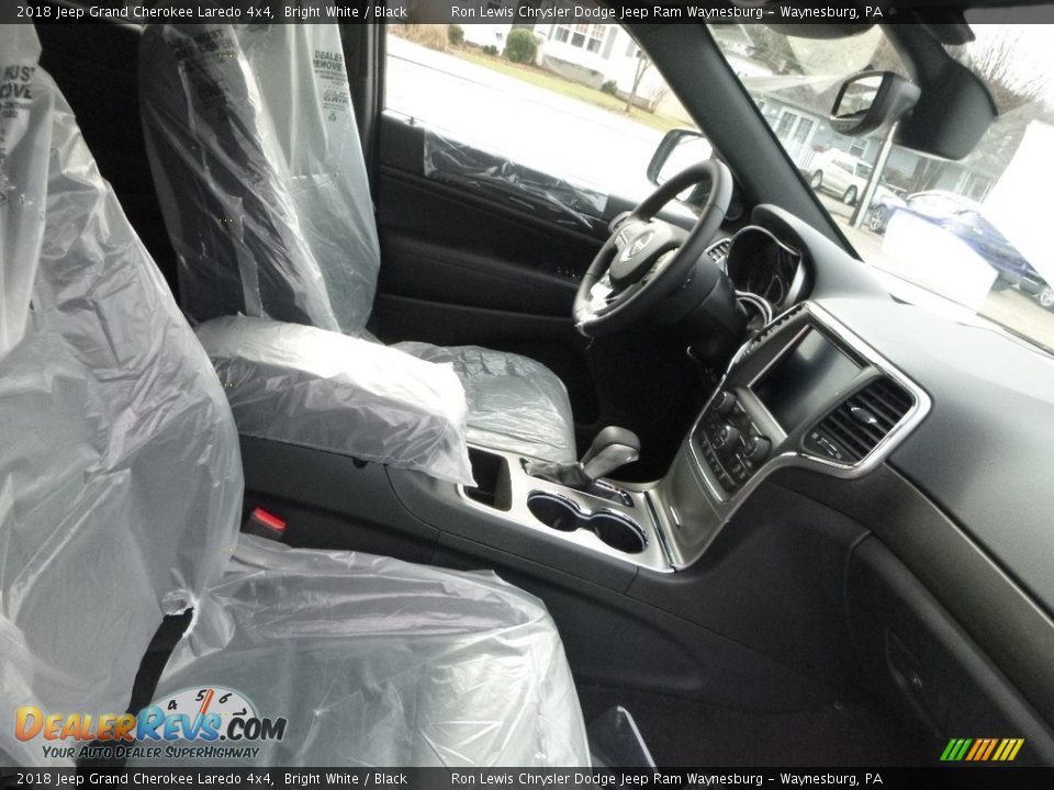 2018 Jeep Grand Cherokee Laredo 4x4 Bright White / Black Photo #10