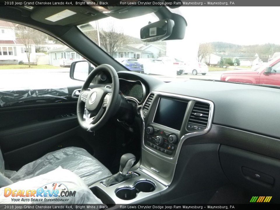 2018 Jeep Grand Cherokee Laredo 4x4 Bright White / Black Photo #11