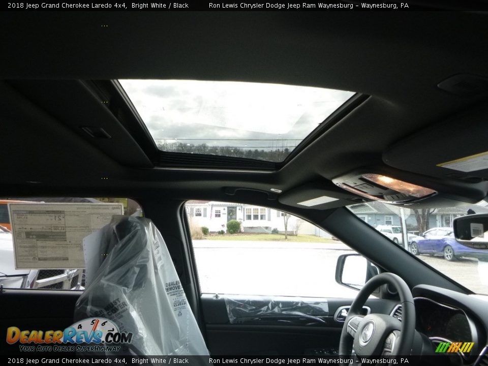 2018 Jeep Grand Cherokee Laredo 4x4 Bright White / Black Photo #12