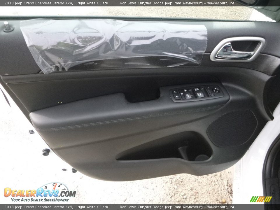 2018 Jeep Grand Cherokee Laredo 4x4 Bright White / Black Photo #14