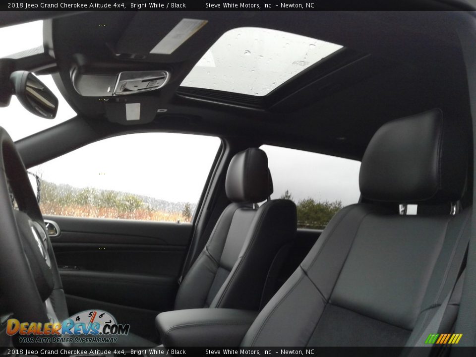 2018 Jeep Grand Cherokee Altitude 4x4 Bright White / Black Photo #10