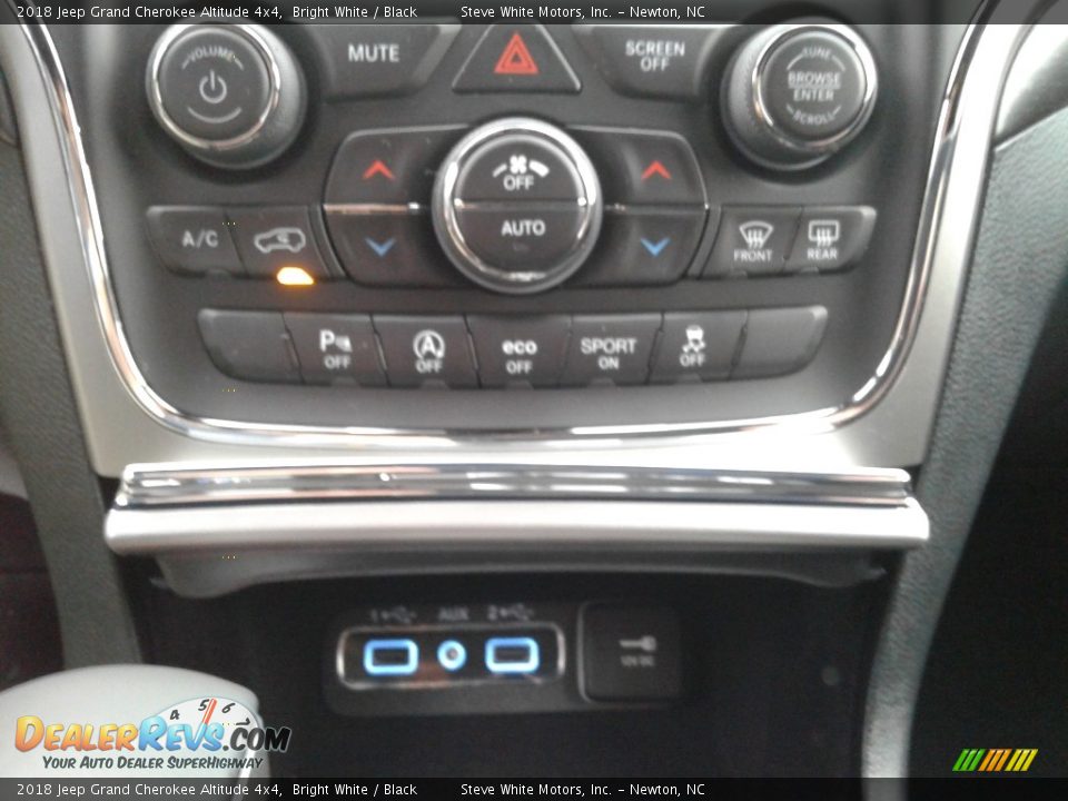 2018 Jeep Grand Cherokee Altitude 4x4 Bright White / Black Photo #26