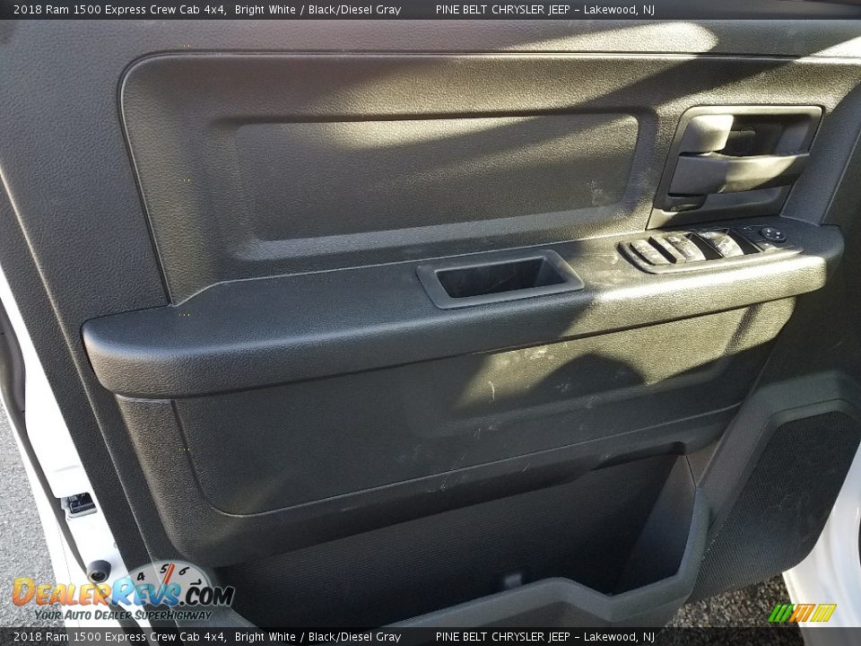 2018 Ram 1500 Express Crew Cab 4x4 Bright White / Black/Diesel Gray Photo #8