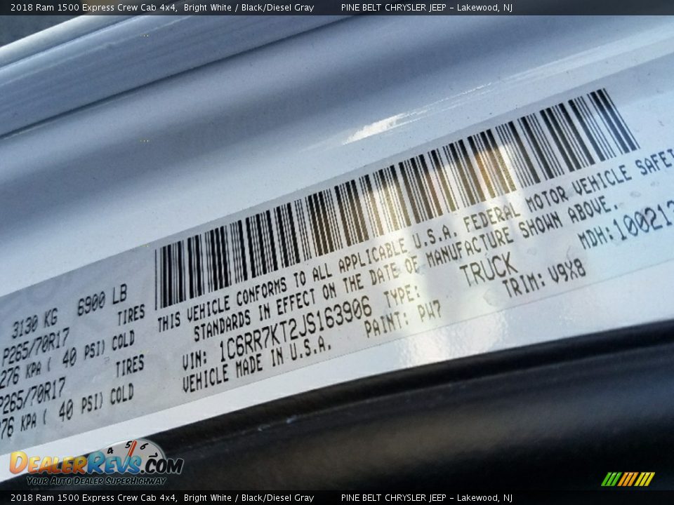 2018 Ram 1500 Express Crew Cab 4x4 Bright White / Black/Diesel Gray Photo #9