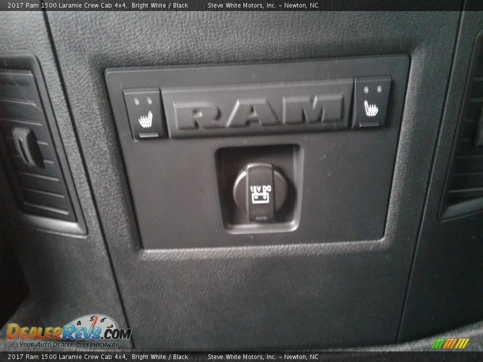 2017 Ram 1500 Laramie Crew Cab 4x4 Bright White / Black Photo #29