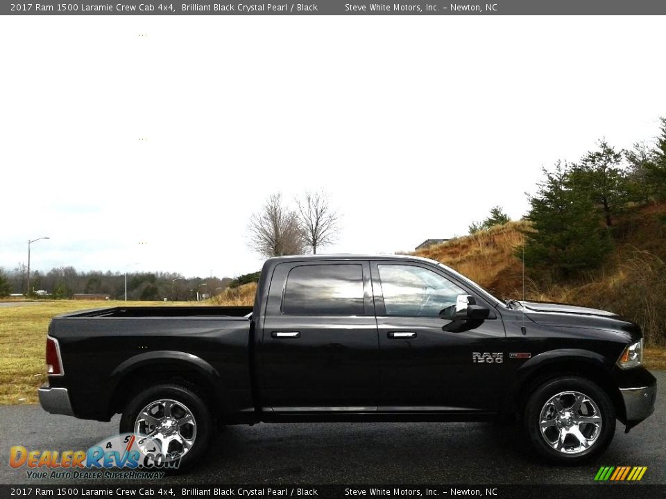 2017 Ram 1500 Laramie Crew Cab 4x4 Brilliant Black Crystal Pearl / Black Photo #5