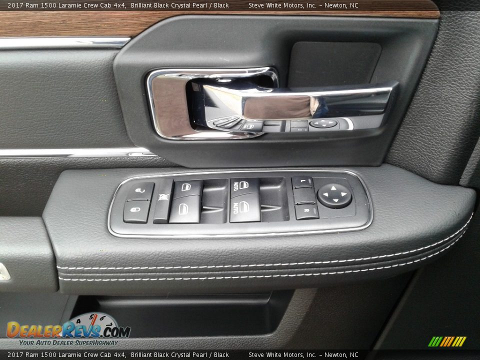2017 Ram 1500 Laramie Crew Cab 4x4 Brilliant Black Crystal Pearl / Black Photo #9