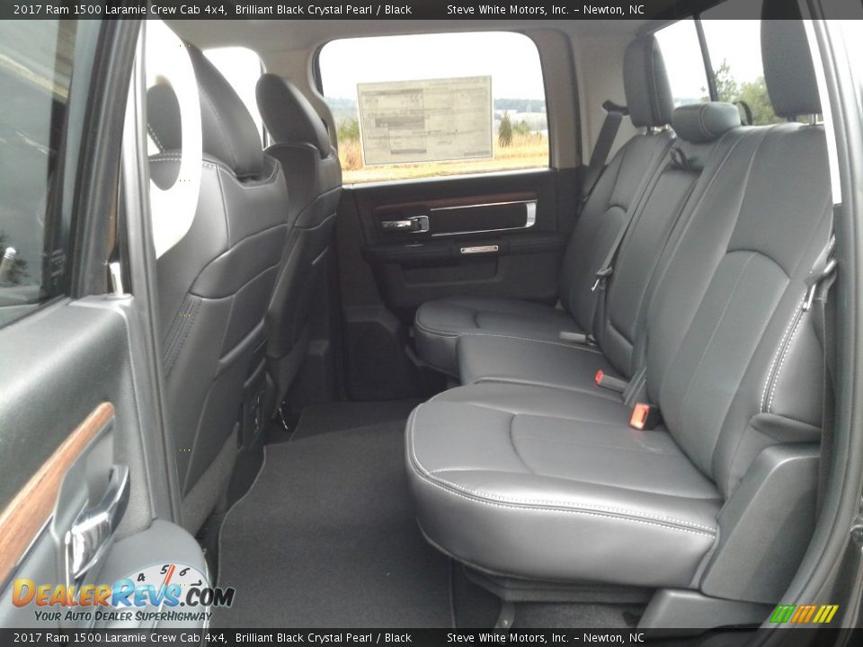 2017 Ram 1500 Laramie Crew Cab 4x4 Brilliant Black Crystal Pearl / Black Photo #11