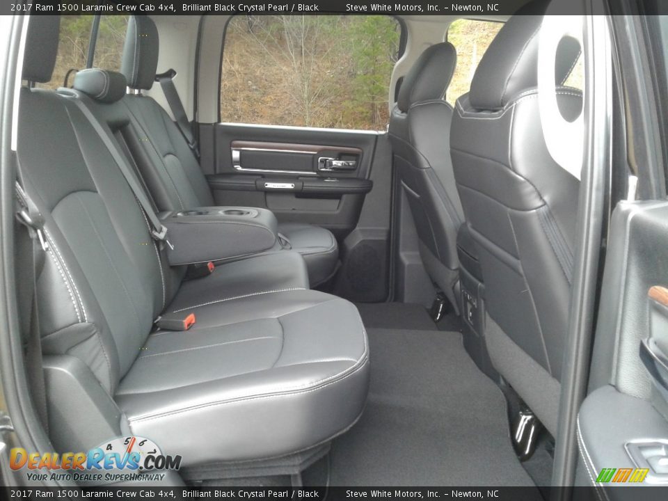 2017 Ram 1500 Laramie Crew Cab 4x4 Brilliant Black Crystal Pearl / Black Photo #13