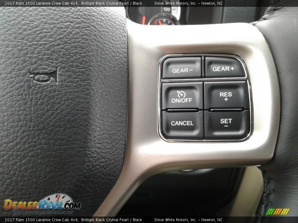 2017 Ram 1500 Laramie Crew Cab 4x4 Brilliant Black Crystal Pearl / Black Photo #17