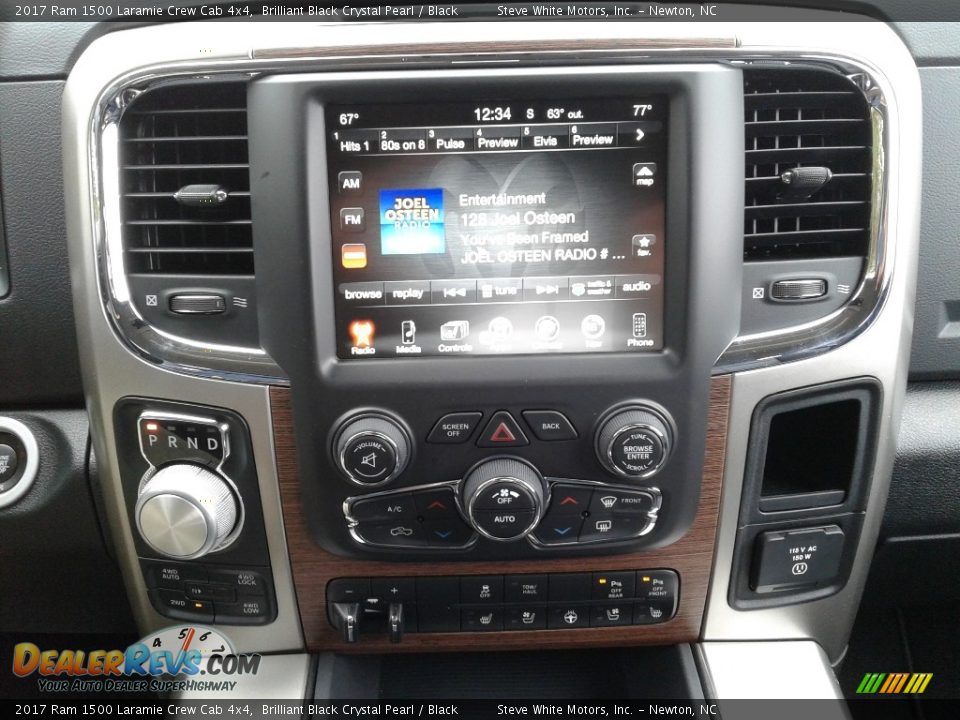 2017 Ram 1500 Laramie Crew Cab 4x4 Brilliant Black Crystal Pearl / Black Photo #19