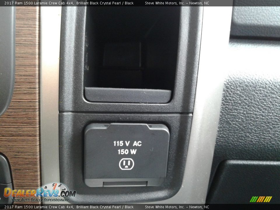 2017 Ram 1500 Laramie Crew Cab 4x4 Brilliant Black Crystal Pearl / Black Photo #28