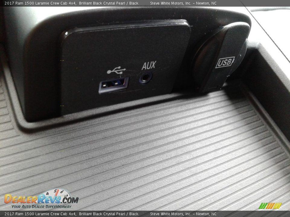 2017 Ram 1500 Laramie Crew Cab 4x4 Brilliant Black Crystal Pearl / Black Photo #29