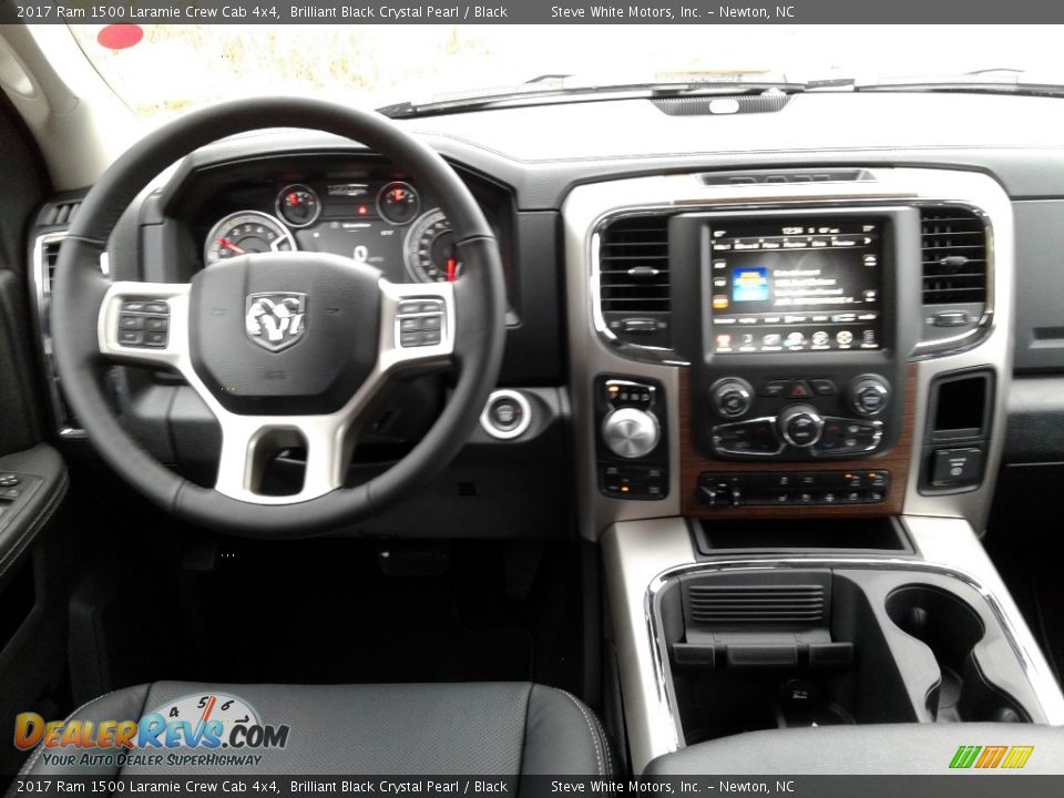 2017 Ram 1500 Laramie Crew Cab 4x4 Brilliant Black Crystal Pearl / Black Photo #31