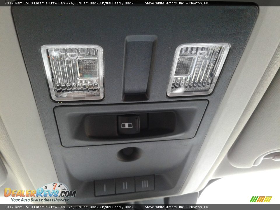 2017 Ram 1500 Laramie Crew Cab 4x4 Brilliant Black Crystal Pearl / Black Photo #32