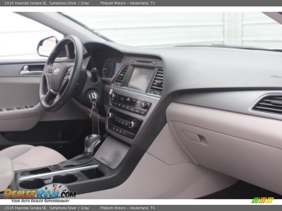 2016 Hyundai Sonata SE Symphony Silver / Gray Photo #32