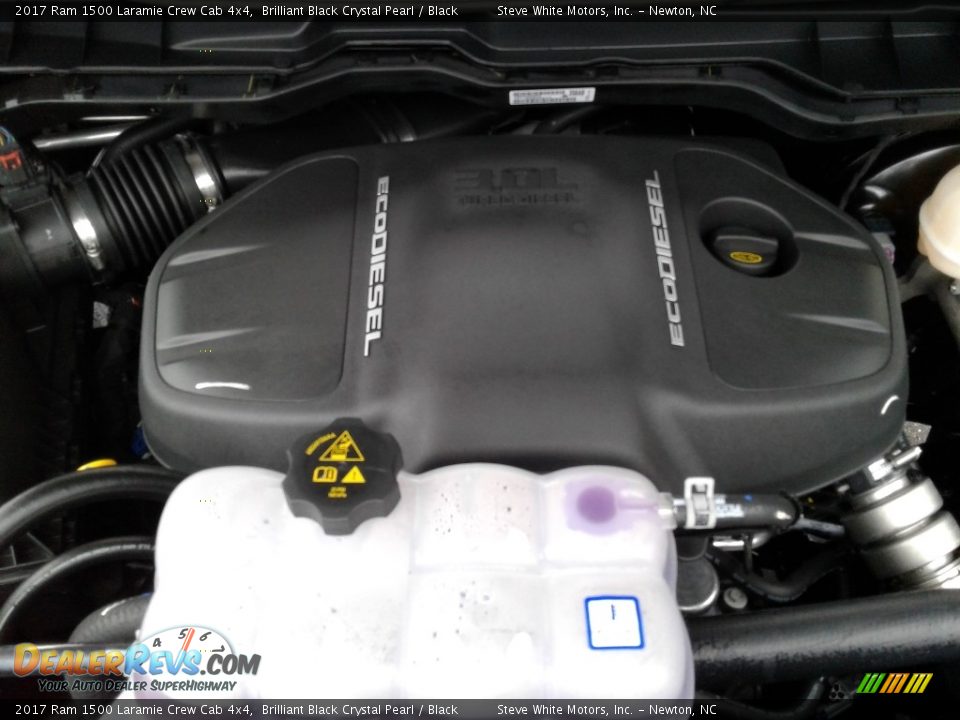 2017 Ram 1500 Laramie Crew Cab 4x4 Brilliant Black Crystal Pearl / Black Photo #35