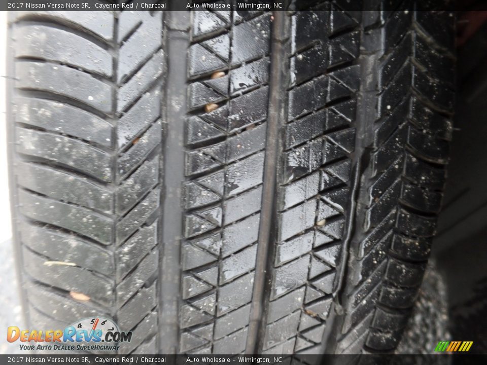 2017 Nissan Versa Note SR Cayenne Red / Charcoal Photo #10