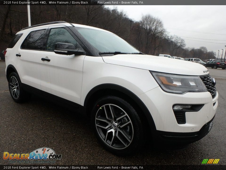Front 3/4 View of 2018 Ford Explorer Sport 4WD Photo #9
