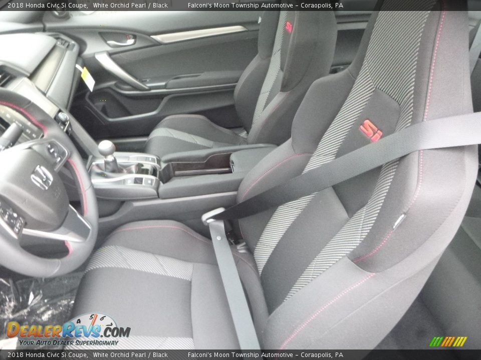 Front Seat of 2018 Honda Civic Si Coupe Photo #9