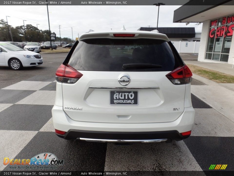 2017 Nissan Rogue SV Glacier White / Almond Photo #4