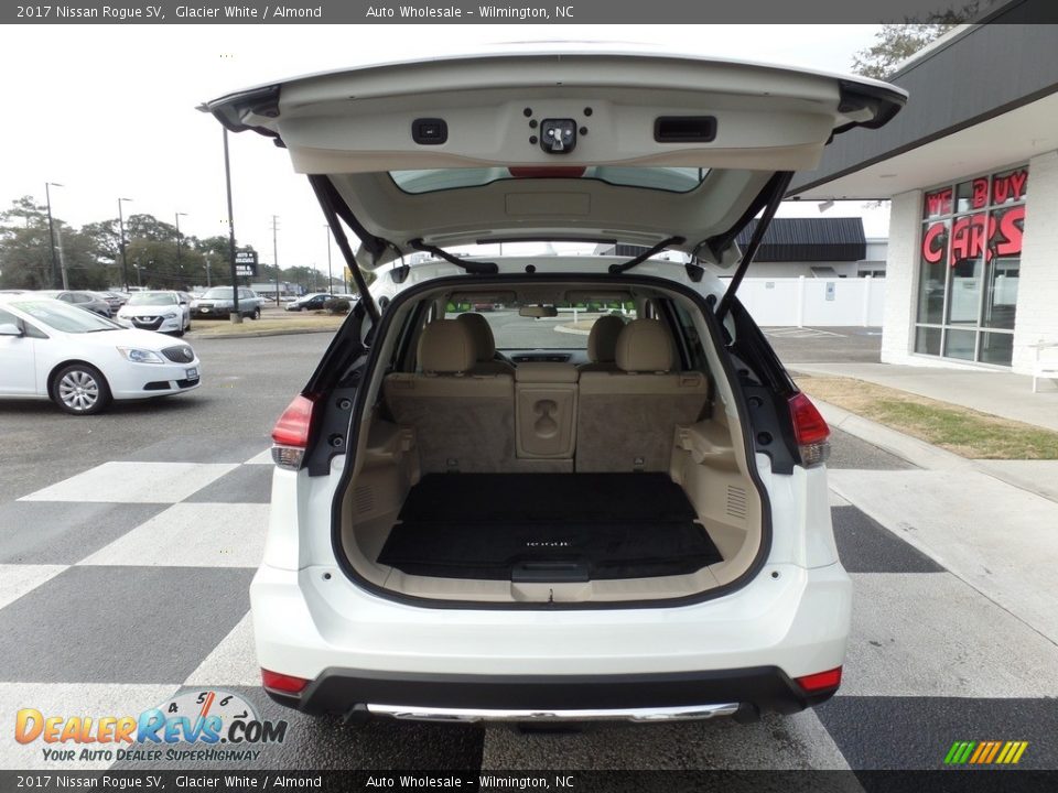 2017 Nissan Rogue SV Glacier White / Almond Photo #5