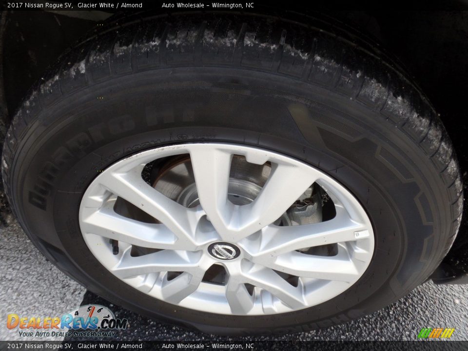 2017 Nissan Rogue SV Glacier White / Almond Photo #7