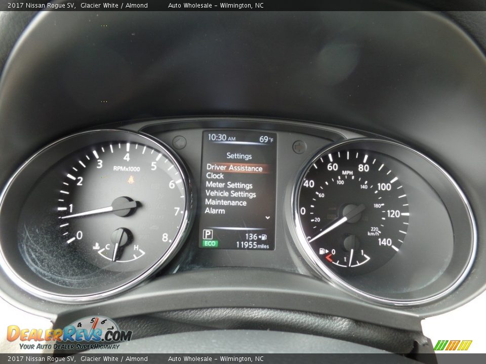 2017 Nissan Rogue SV Glacier White / Almond Photo #15